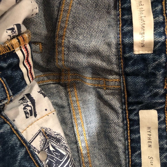 Anthropologie mid rise embellished jeans. Size 26 (2). - Picture 3 of 3